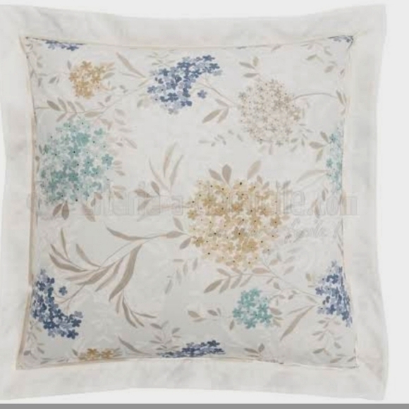 Anne De Solene Euro Shams - Picture 1 of 8